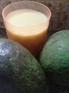 Una foto de Licuado de palta y frutas