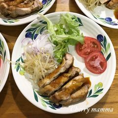 A picture of Ginger soy sauce chicken with honey.