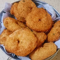 A picture of Crunchy Urad Daal Vada.
