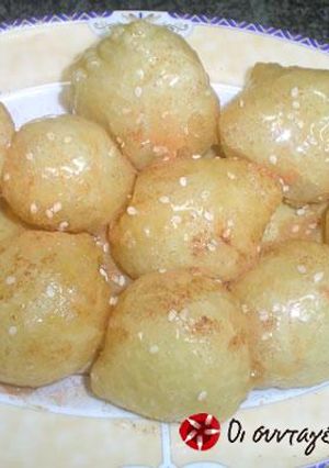 A picture of Loukoumades.