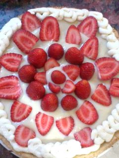 Una foto de Tarta de frutillas y crema pastelera