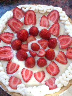 Una foto de Tarta de frutillas y crema pastelera