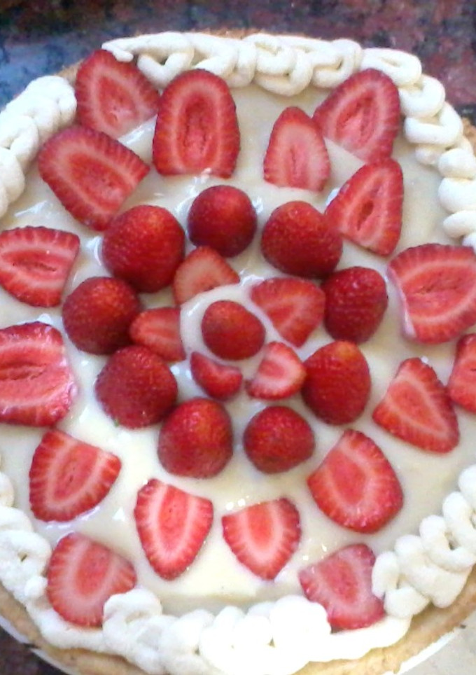 Una foto de Tarta de frutillas y crema pastelera