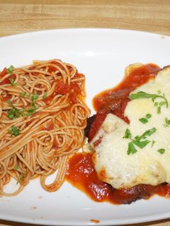 Una foto de Escalopas de posta rosada a la parmesana