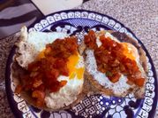 Una foto de huevos para cena
