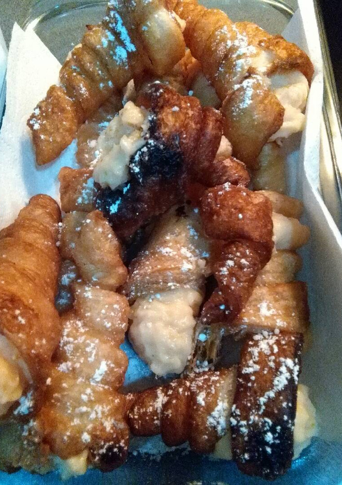 Una foto de Canutillos fritos con crema pastelera
