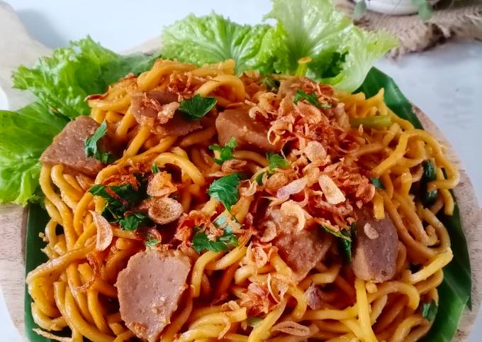 Cara Gampang Membuat Mie goreng bakso (mie basah) yang Bikin Ngiler