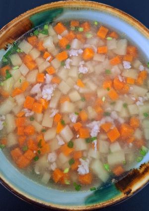 Hình của món Canh cà rốt,khoai tây nấu thịt bằm.