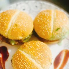 A picture of Bun kabab.