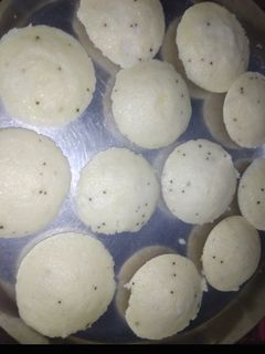 सूजी इडली (sooji idli recipe in Hindi) रेसिपी मुख्य फोटो
