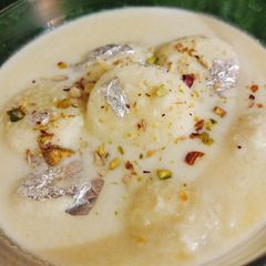 A picture of Laziza Rass Malai 😋😋.