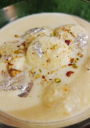A picture of Laziza Rass Malai 😋😋.