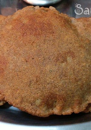 A picture of Kuttu Aloo ki poori.