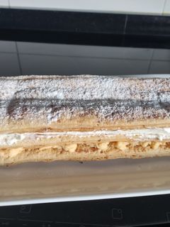 Una foto de Milhojas de crema y nata