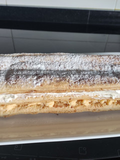 Una foto de Milhojas de crema y nata