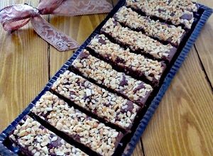 O poză a rețetei Ciocolată de casă cu arahide 🍫.