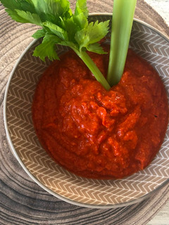 Una foto de Crema de pimientos y nueces - Muhammara