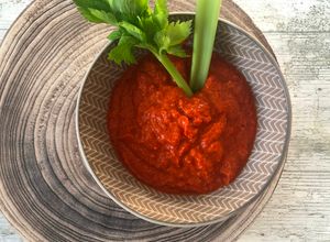 Una foto de Crema de pimientos y nueces - Muhammara