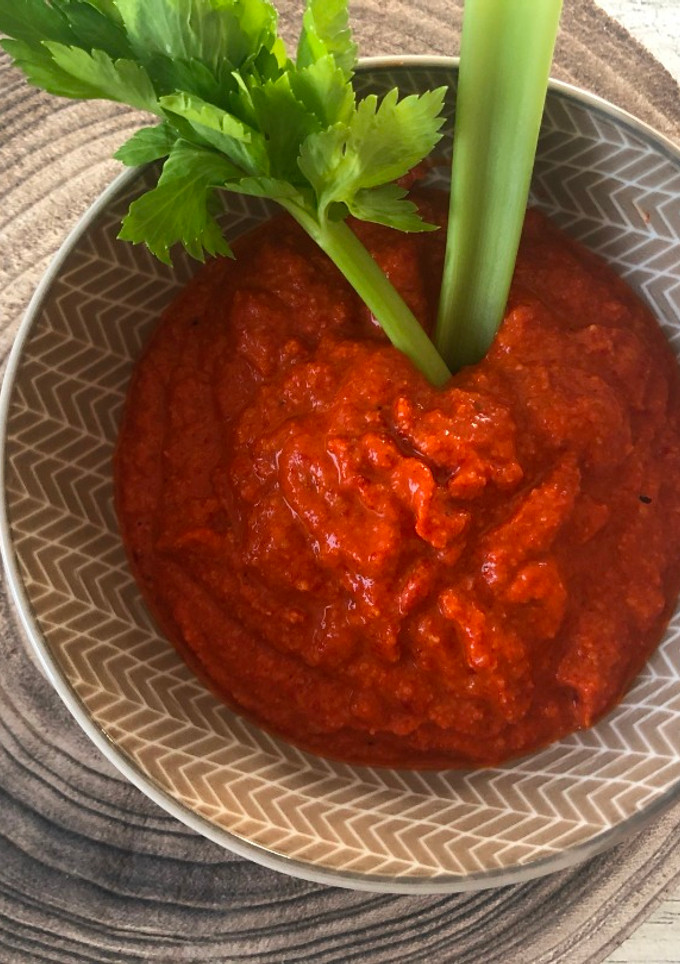Una foto de Crema de pimientos y nueces - Muhammara