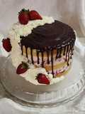 💍 Torta de frutillas a la crema con drip de chocolate - Naked strawberry drip cake de Aniversario💍