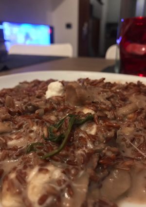 Foto di Risotto rosso con funghi e burrata