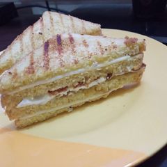 A picture of Cheesy egg sandwich.
