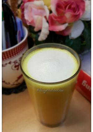 Hình của món Sữa Nghệ Mật Ong 🍯🥛.