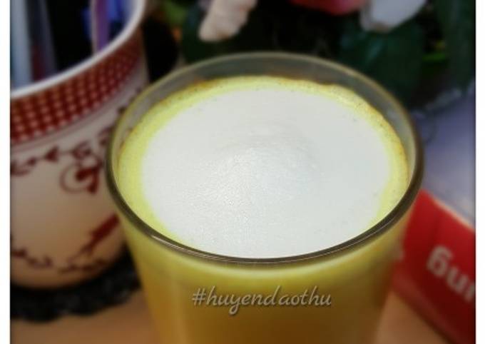 Hình của món Sữa Nghệ Mật Ong 🍯🥛.