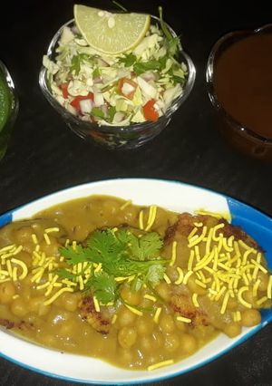 રગડા પેટીસ (Ragda Pattice Recipe In Gujarati) રેસીપી મુખ્ય ફોટો