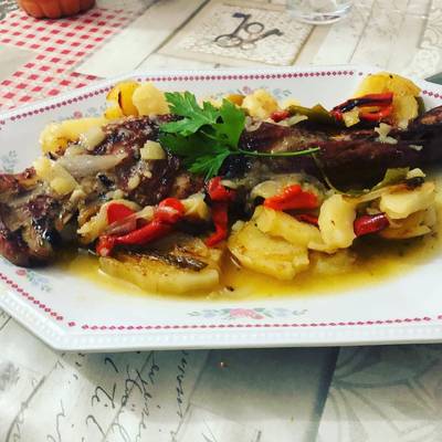 Paletilla De Cabrito Al Horno Al Vino Blanco Verduras Y Patata Receta De Grego Monica Cookpad<script async src=