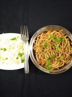 હકકા નુડલ્સ (Hakka Noodles Recipe In Gujarati) રેસીપી મુખ્ય ફોટો