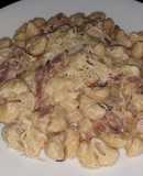 Pasta tiburón🦈 o coditos a la carbonara