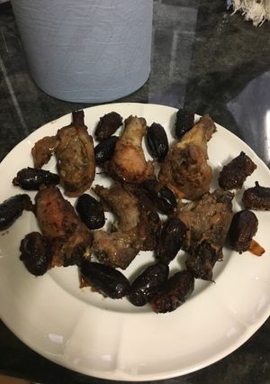Una foto de Pollo serrano asado con dátiles