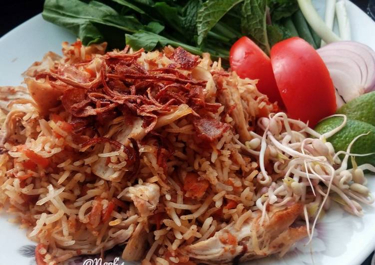 Timman Ahmar (Iraqi Tomato Rice)
