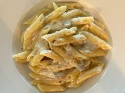 Una foto di pasta con taleggio