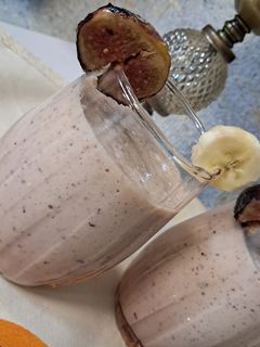 عکسی از دستور شیر موز انجیر🍹