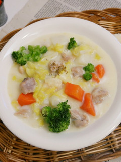 一鍋到底「奶油雞肉燉白菜」香醇濃郁!! 的食譜成品照片
