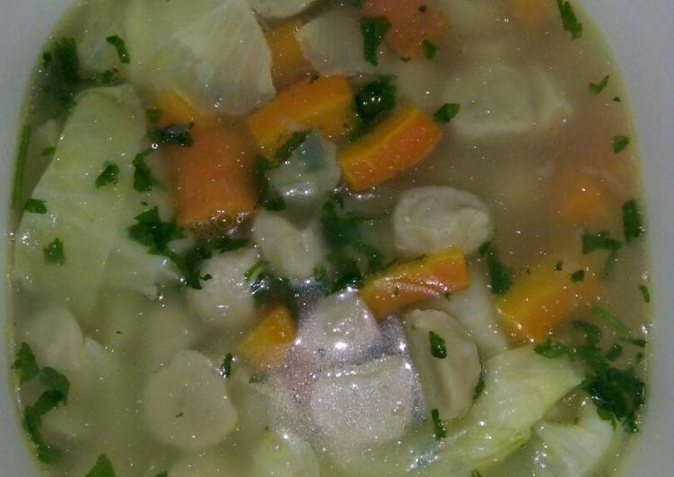 Cara Gampang Membuat Sup Sayur + Bakso yang Sempurna