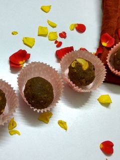 {சத்து மாவு லட்டு} செய்முறை முக்கிய புகைப்படம்