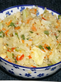 Una foto de ARROZ DE COLIFLOR SALTEADO. JON STYLE