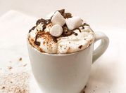 Una foto de chocolate caliente con cacao