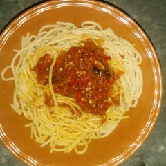 A picture of White spaghetti n sauce.