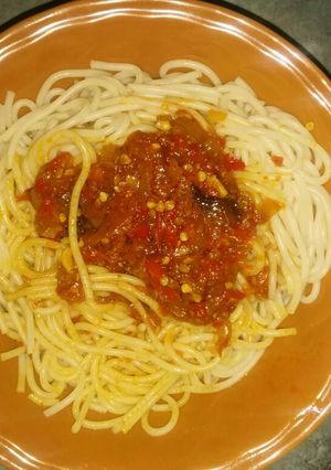 A picture of White spaghetti n sauce.