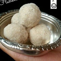 A picture of Flattened Rice Ladoo.