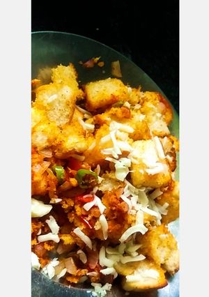 A picture of Cheese masala fried bread.