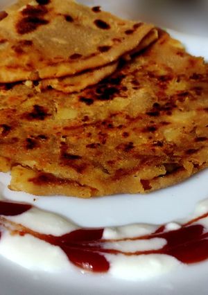স্টাফড আটা সুজির পরোটা (stuffed atta sujir parota recipe in Bengali) রেসিপির প্রধান ছবি
