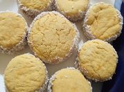 Una foto de alfajores de mandioca