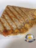 Sándwich de jamón de pavo y queso con tortilla integral
