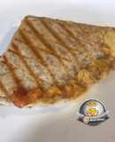 Sándwich de jamón de pavo y queso con tortilla integral