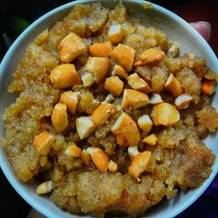A picture of Suji Halwa/Rava halwa.